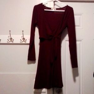 Dress / small / maroon